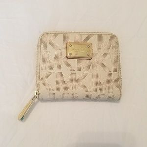 Michael Kors Jet Set PVC Zip Around Befold Wallet